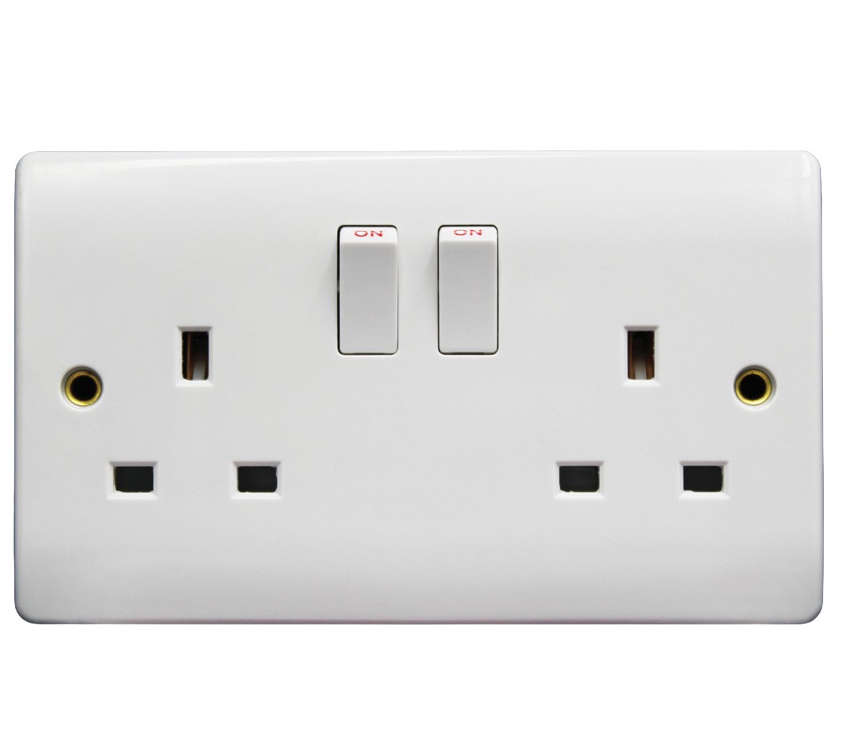 13A 2G Switched Socket Flush